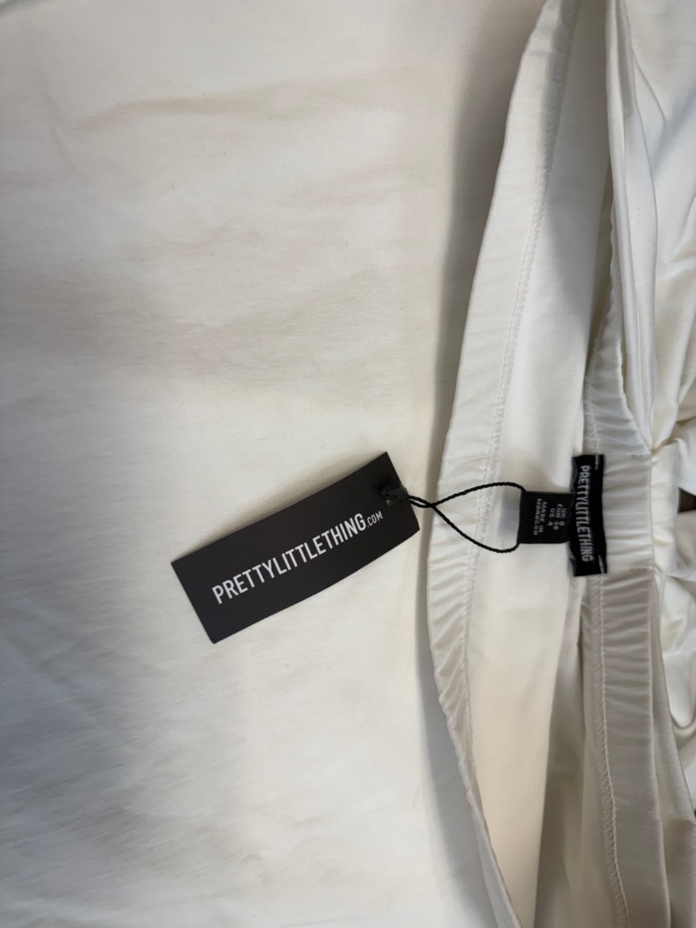 PrettyLittleThing White Off-Shoulder Cropped Top with Long Sleeves size 4 US - Picture 2 of 6